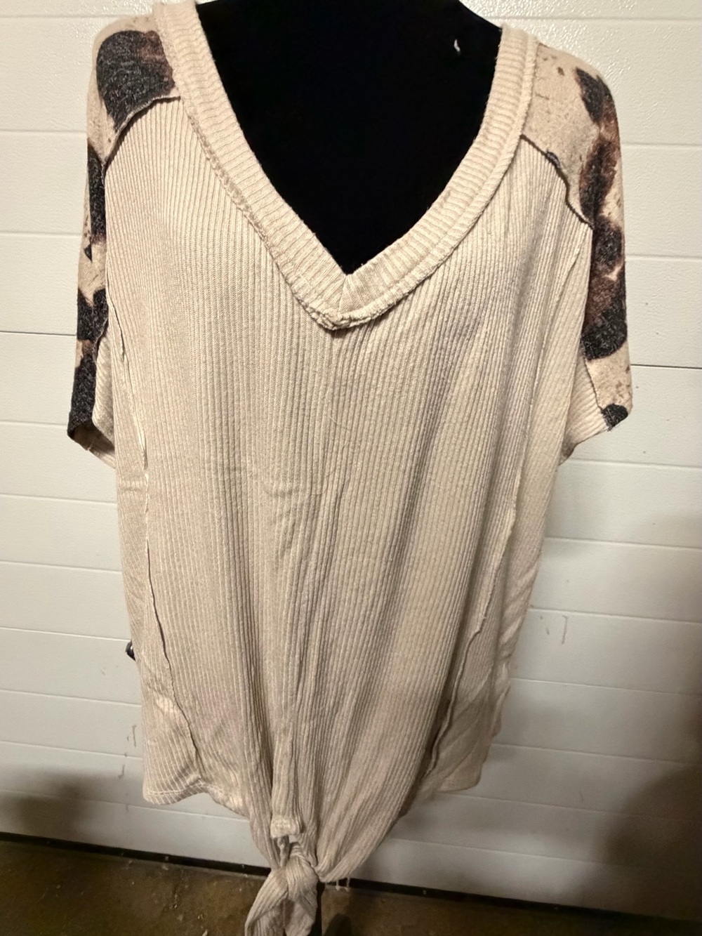Daytrip Cream V-Neck Short Sleeve Tie-Front Top with Printed Sleeves